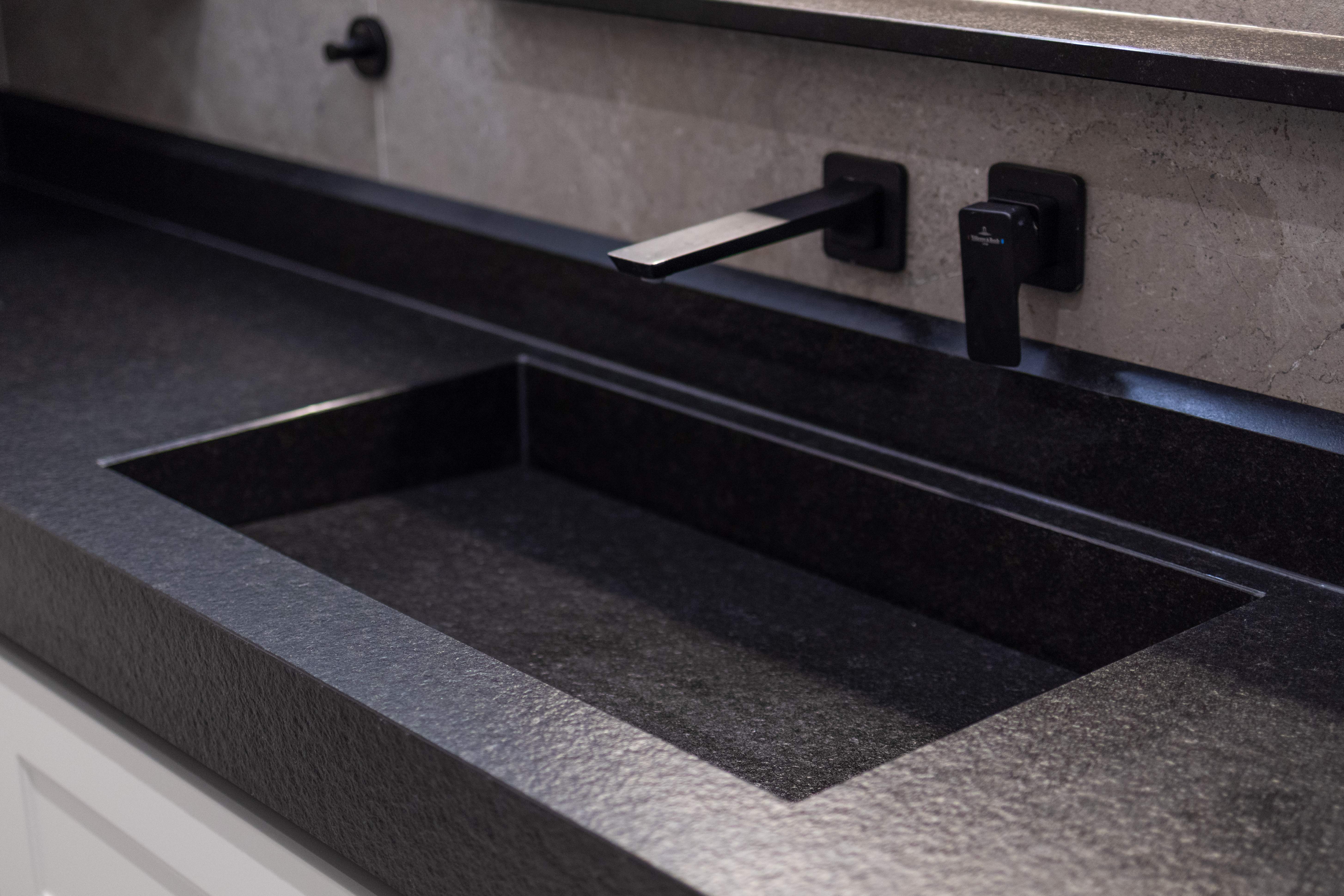 Waschbecken Wien, Nero Assoluto